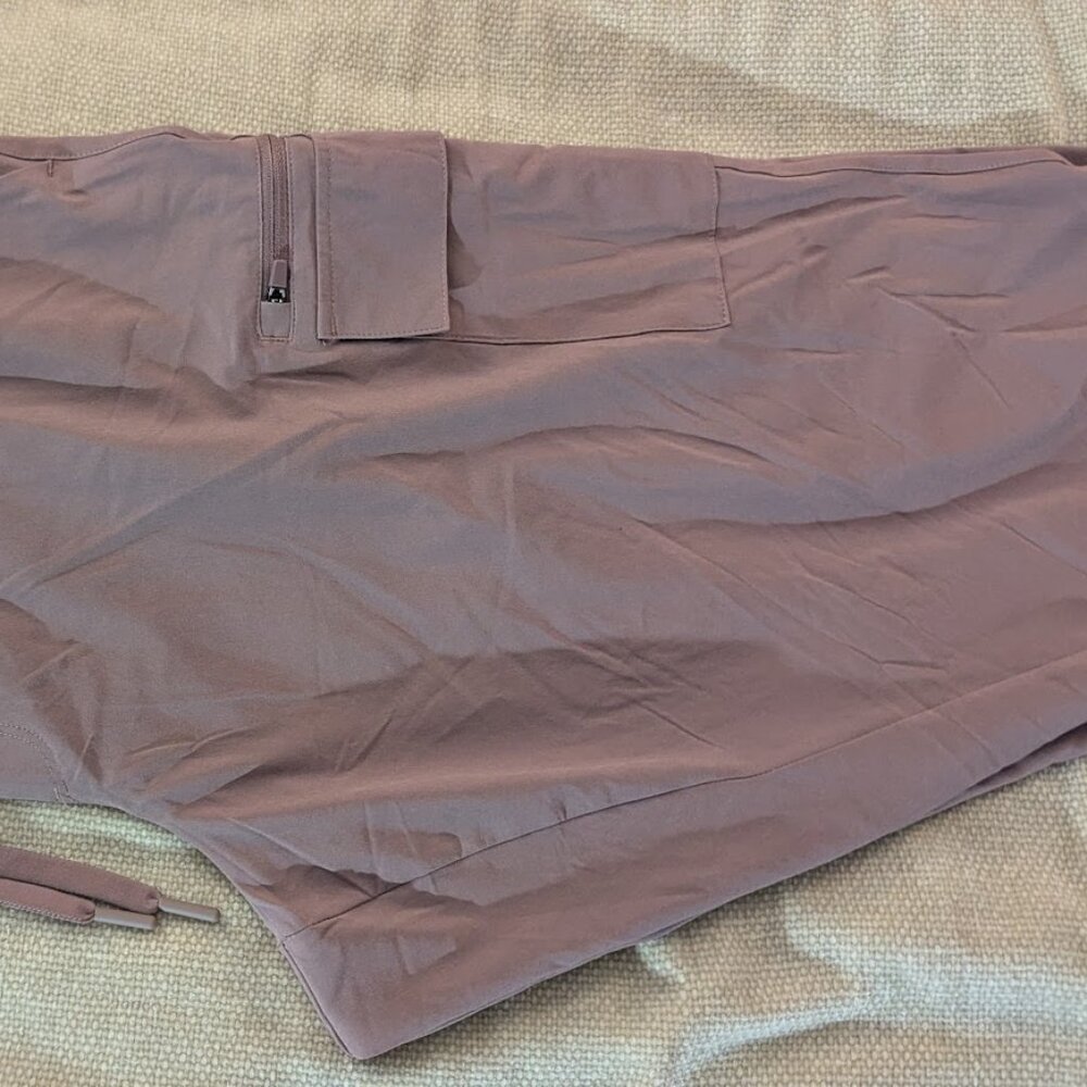 Target ALL IN MOTION XL Mid-Rise Cargo Pants - Picture 7 of 9